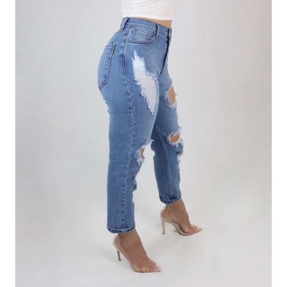 Size 7 distressed jeans - Picture 2 of 5